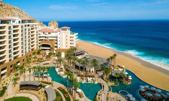 Marina Hotel | Relax by Infinity Pools with Spa, Beach and 8 Dining Venues