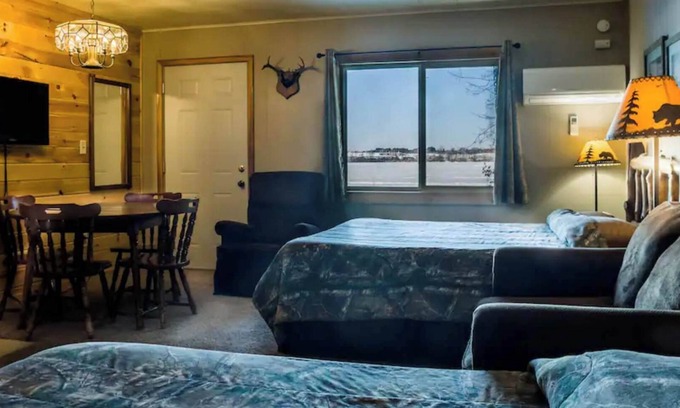 Rice Lake Cabin | Cozy Room 11 at Curriers Lakeview - Ideal for Families