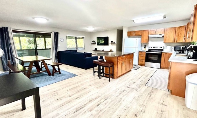 Kealakekua House | Enjoy Mac Nut Farm living! Enjoy all the mac nuts your heart desires!