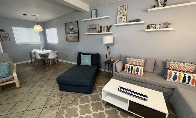 Aransas Pass House | Experience Mid-Century Modern Style at West Coast Whitney