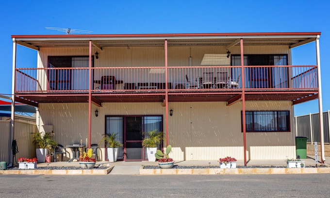 Leeman House | Experience Ocean Views with Fishing and Pet-Friendly Stays