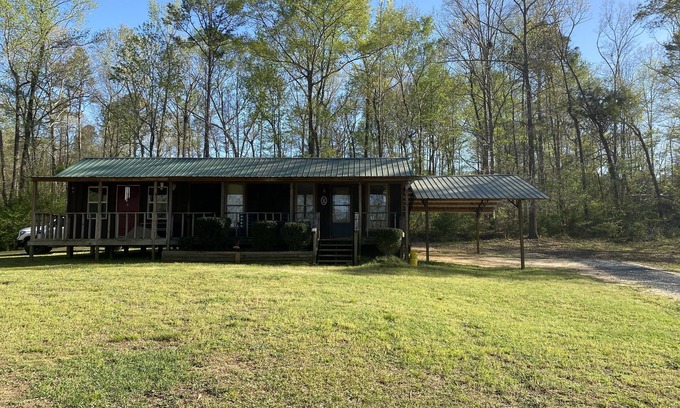 Gordo Cabin | Experience a Lakefront Retreat Near The University of Alabama