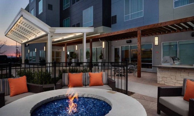 Lake Worth Hotel | Enjoy Outdoor BBQs & More from Your Comfortable Queen Suite - 2 Units