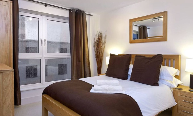 Basingstoke Apartment | Enjoy Panoramic Views at Modern One-bedroom Apartment in Central Basingstoke