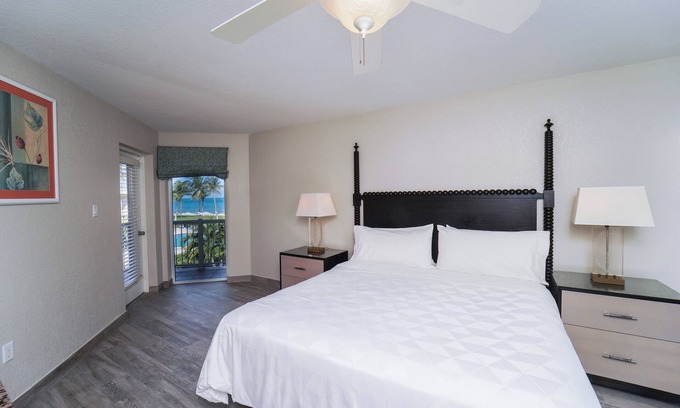 Crystal Harbour Apartment | Enjoy Perks! Free Breakfast and Parking, Outdoor Pool, Pets Allowed!