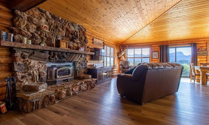 New Harmony Cabin | Discover Mountain Views and Privacy at Our Idyllic Ranch