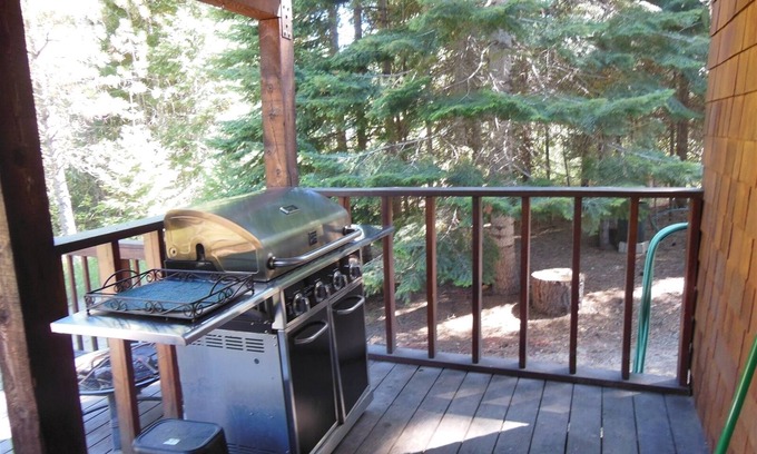 Garden Valley Condo | Discover Serenity in the Pines, Near Golf and Family Fun