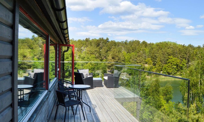 Dalaro House | Relaxing Sea View Vacation Home with Jacuzzi and Spa
