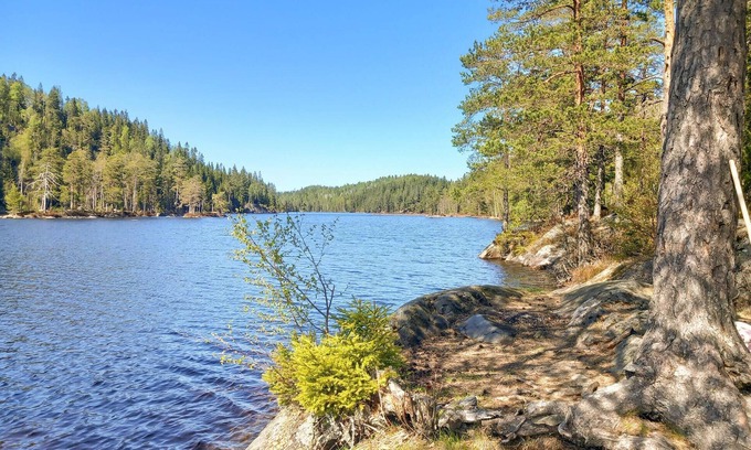 Oyeren House | Relaxing Days Await at Lake Gjeddevann with Spa & Kitchen