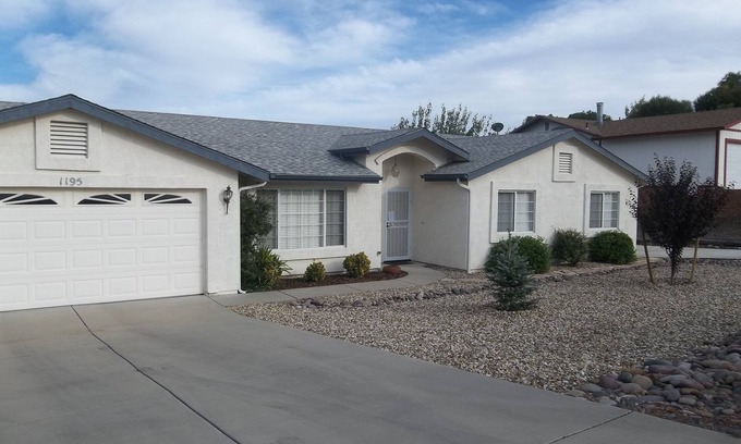 Prescott Country Club House | Unwind in the Jacuzzi and Enjoy Golfing Fun Nearby