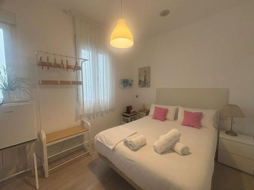 Palos de la Frontera Apartment | Comfortable Suite in Atocha with Delicious Breakfast Included