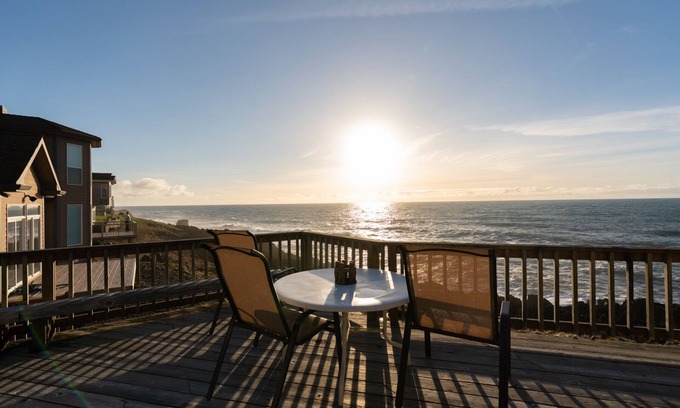 Depoe Bay House | Experience Oceanfront Bliss at Our Pet-Friendly Retreat