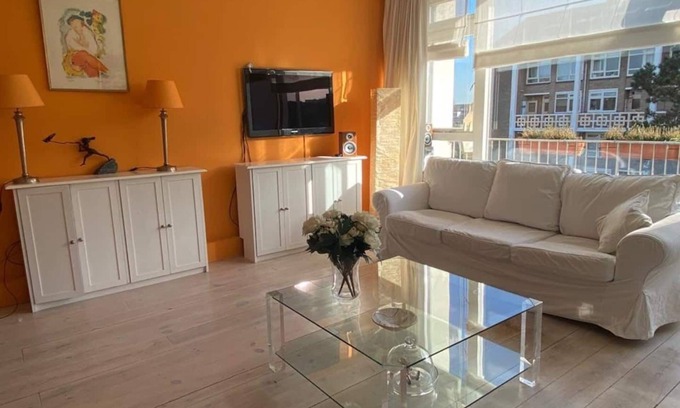 Segbroek Apartment | Experience Beach Bliss and City Vibes with a Kitchen