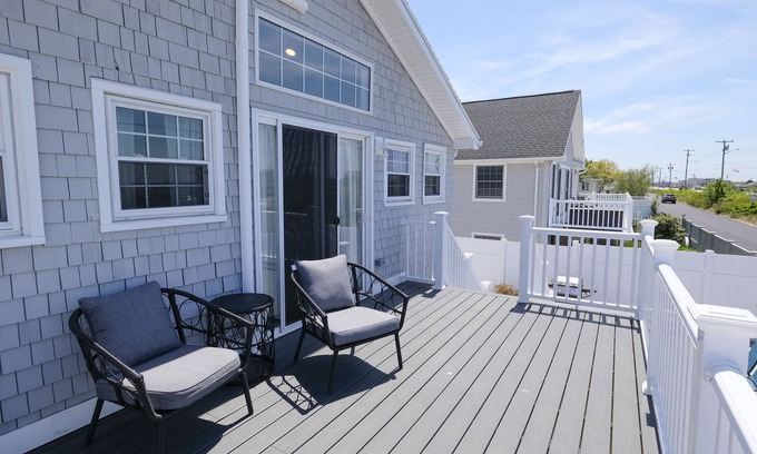 Seabrook House | Beachfront Bliss: Experience Daylight Waves and Twilight Views