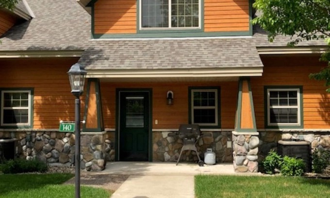 Lake Shore Condo | Experience Gull Lake: Guest Rated 9.8 with Pool & Spa