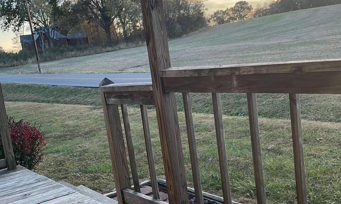 Water Valley House | Enjoy the country when you stay at Peace in the Valley.