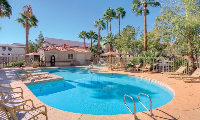 Paradise Resort | Experience Fremont Street with Pool and Spa Amenities!