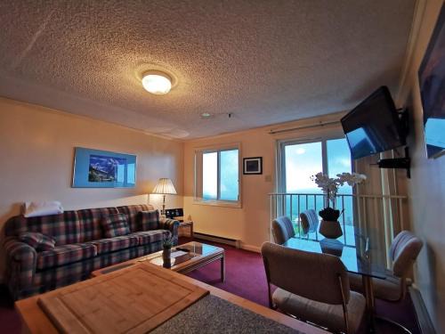 Snowshoe Apartment | Experience Long Range Views at Ski-In, Ski-Out Condo