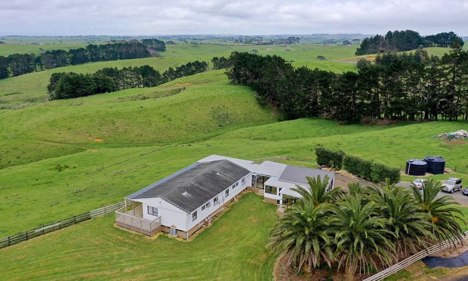 Awhitu Apartment | Serene Getaway Surrounded by Nature with Family Amenities