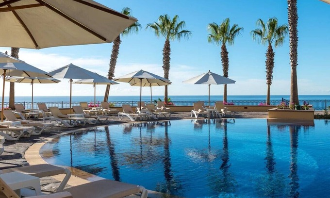 Sunset Beach Hotel | Discover Paradise: Child-Friendly Retreat with Golf Discounts!