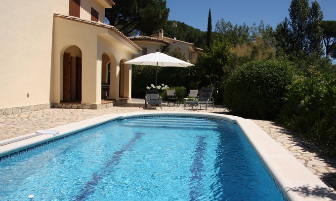 Calonge Villa | Experience Home Comfort in a Beautiful Oceanfront Retreat