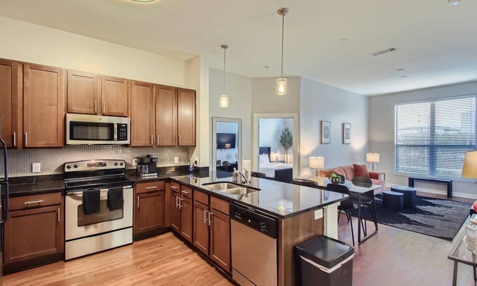 The Gulch Apartment | Experience Vibrant City Sounds and Live Music Downtown