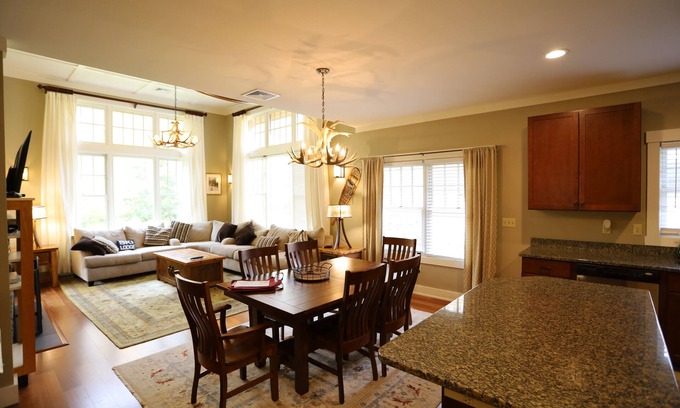 Lincoln Condo | Experience Summer at Loon Mountain with Spa & Hot Tub