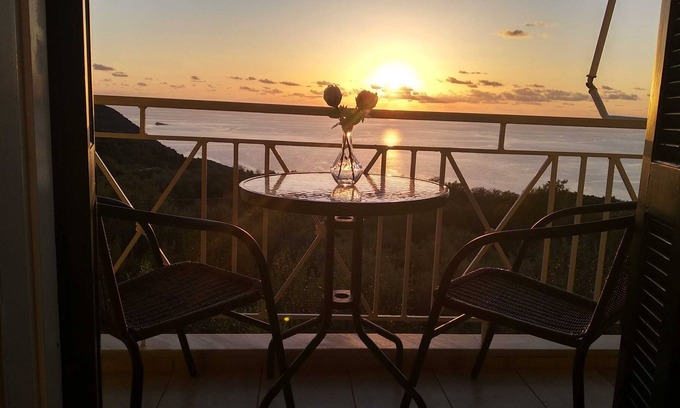 Kalamitsi House | Enjoy the sunsets of Ioanian sea at your balcony!