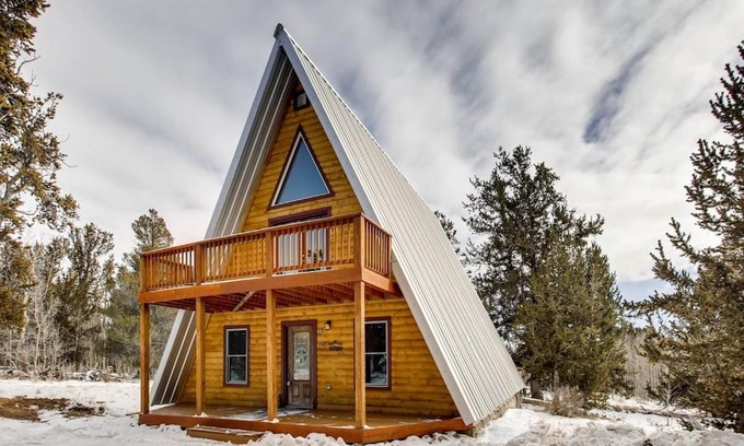 Fairplay House | Discover the Authentic Mountain Retreat at Moose Creek Lodge