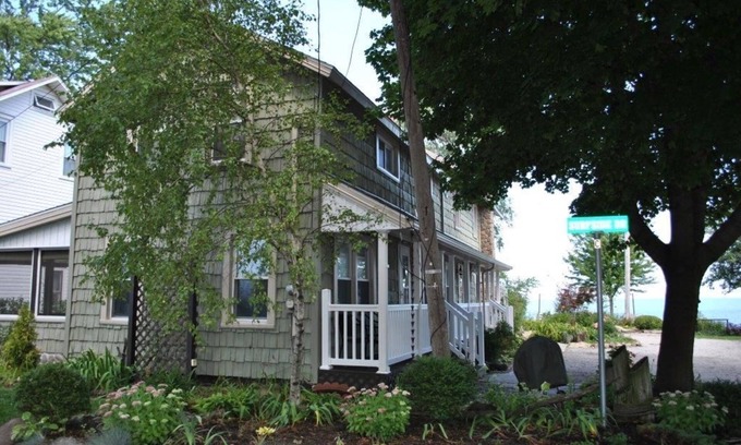 Mitiwanga Other | Lakefront Retreat: Relax with Pool & Breakfast in Private Park