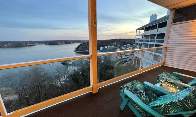 Lake Ozark Condo | Experience Breathtaking Views with Spa & Pool Access