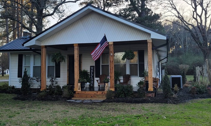 Elysian Fields House | Perfect Country Getaway for Family and Friends – Pet Friendly!