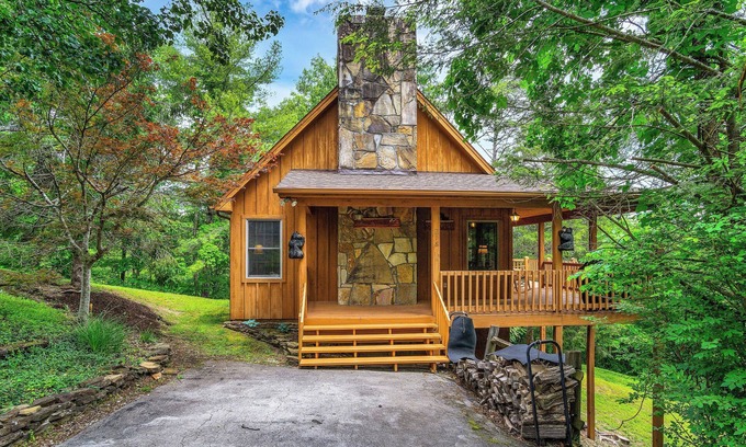 Townsend Cabin | Inviting 2 Bedroom Retreat with Pool Access and Mountain Views