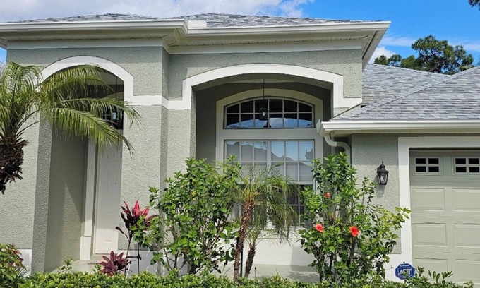Tarpon Springs House | Discover a 4-Bedroom Home with Pool and Ocean View