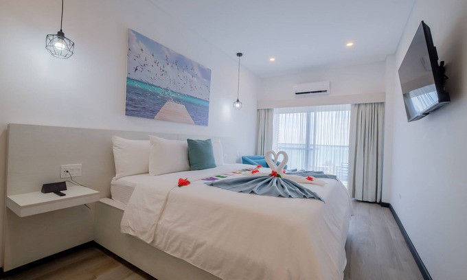 San Pedro Hotel | Relax in a Two Bedroom Suite with Oceanfront Views