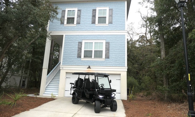 Folly Field House | Ideal Getaway with Heated Pool, Spa & Ocean Views