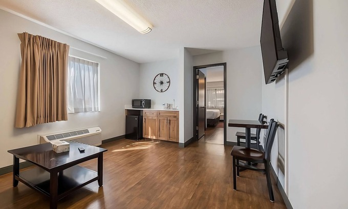 Ontario Hotel | Relaxing Getaway with Indoor Pool and Free Breakfast