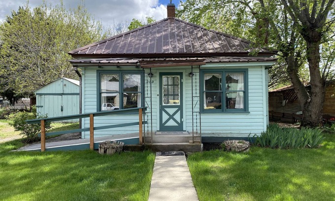 Weiser Cottage | Cozy Retreat at Grandma's House by the Weiser River Trail