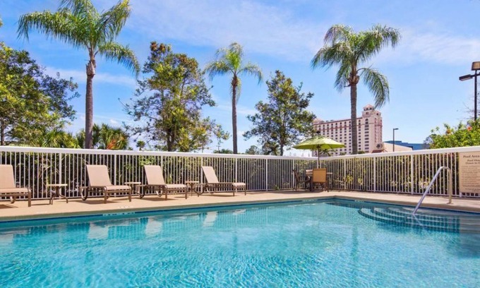 Florida Central Atlantic Coast Hotel | Family-Friendly Hotel Near SeaWorld with Pool & Breakfast