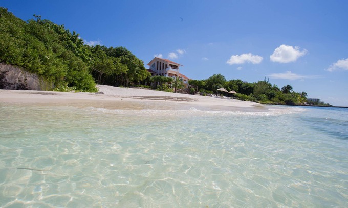 Isla Mujeres House | Private Beachfront Retreat with Ocean Views & Spa Amenities