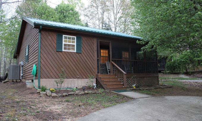 Sloans Valley House | Perfect Getaway: Pet Friendly with Hot Tub Near Lake Cumberland
