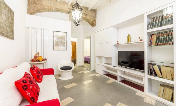 Rione VIII Sant'Eustachio Apartment | Discover Comfort Just Steps from Navona Square