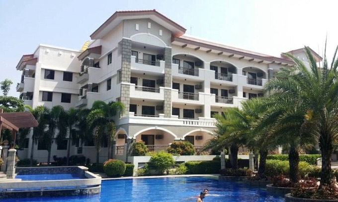 Las Pinas Condo | Discover Comfort in Manila: Elegant Condo with Fiber WiFi