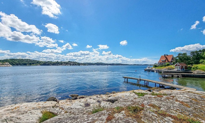 Svanesund House | Escape to Nature: Relax by the Lake with Ocean Views
