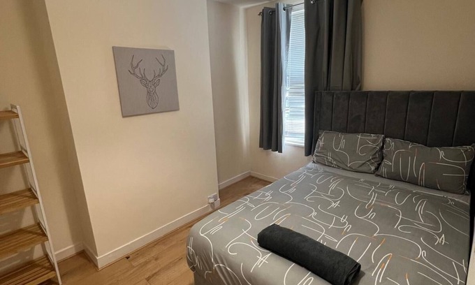 Glyndon Apartment | Enjoyable 2 Bedroom Apartment with Private Garden