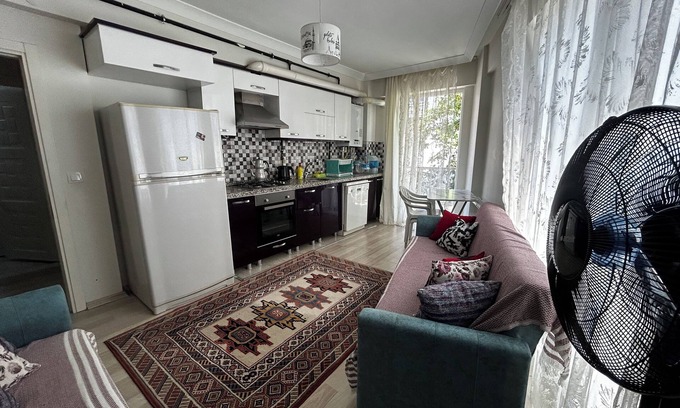Canakkale House | Central Suite with Spa and Kitchen Amenities for Your Stay