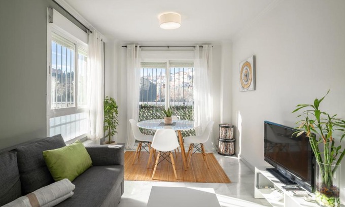 Genil Apartment | Discover EnjoyGranada TREVENQUE Center with Breakfast Included