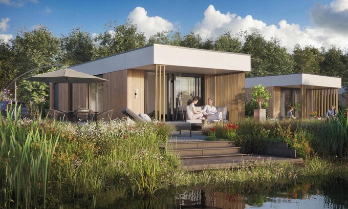 Kotten House | Enjoying yourself by the water in this water lodge for 2 people with a hot tub