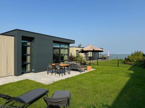 Enkhuizen House | Guest Rated 10/10: Enkhuizer Strand Chalet Möwennest