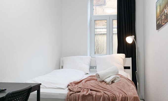 Simmering Apartment | Budget-Friendly Enkplatz U3: Family-Ready 5-BR Escape
